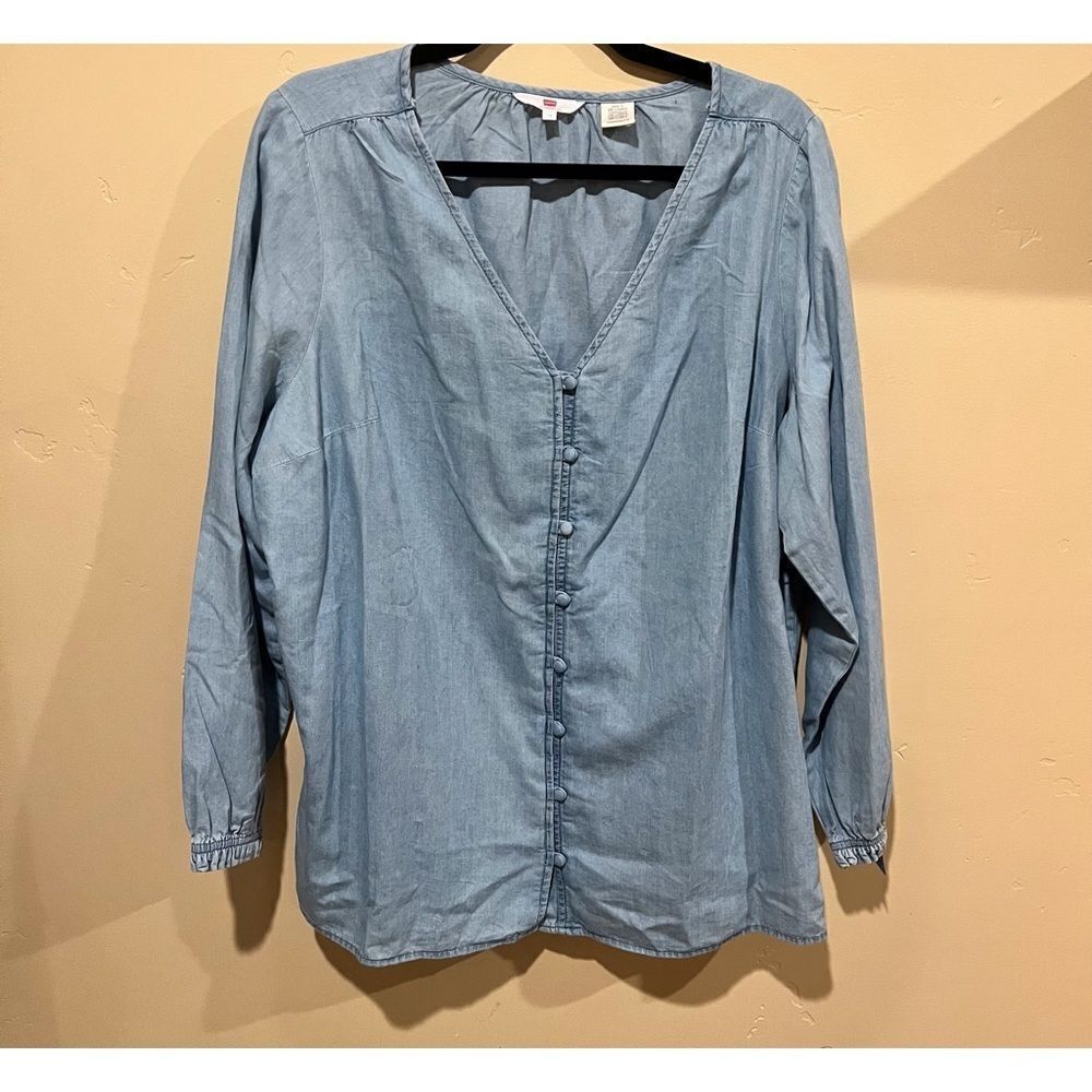Levi's Denim Oversized Collarless Vneck Top, Size 1X.‎ Flawless. Cinched Wrist.